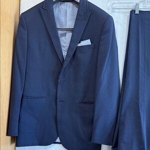 Van Heusen men’s suit in excellent condition  size 38/96 blue suit.